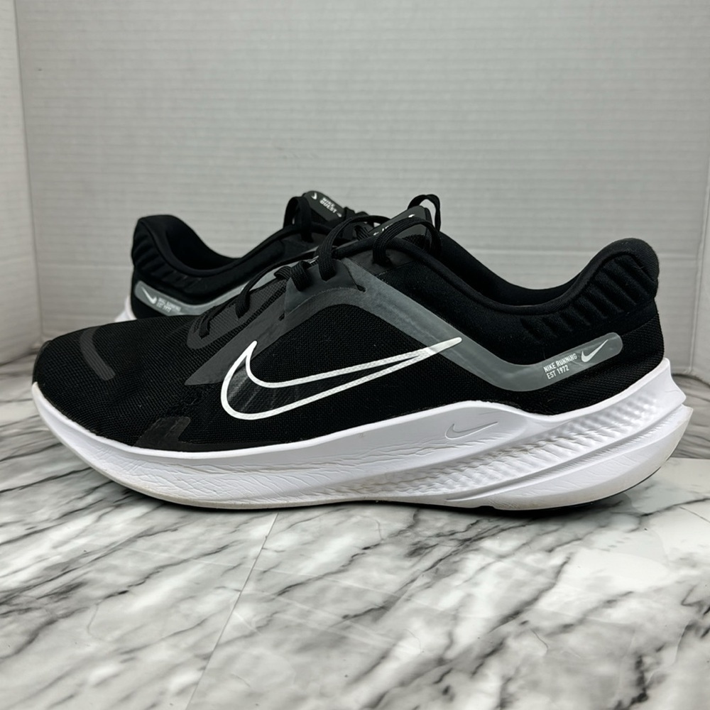 Nike Quest 5 men’s running shoe. Men’s size 11